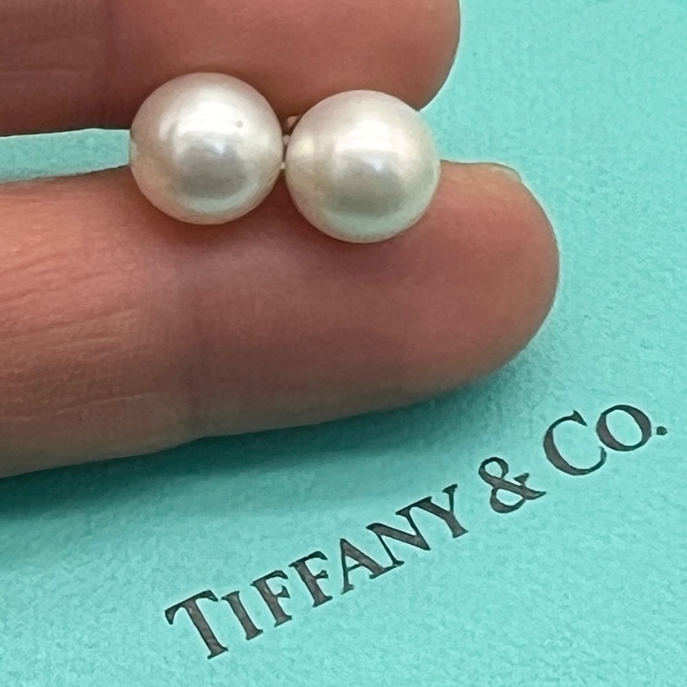 🔴Authentic Tiffany & Co. Sterling Silver White Pearl Stud Earrings🔴